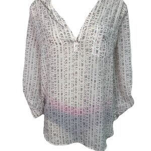 Maurice’s Cream Printed Design V-neck XL Blouse